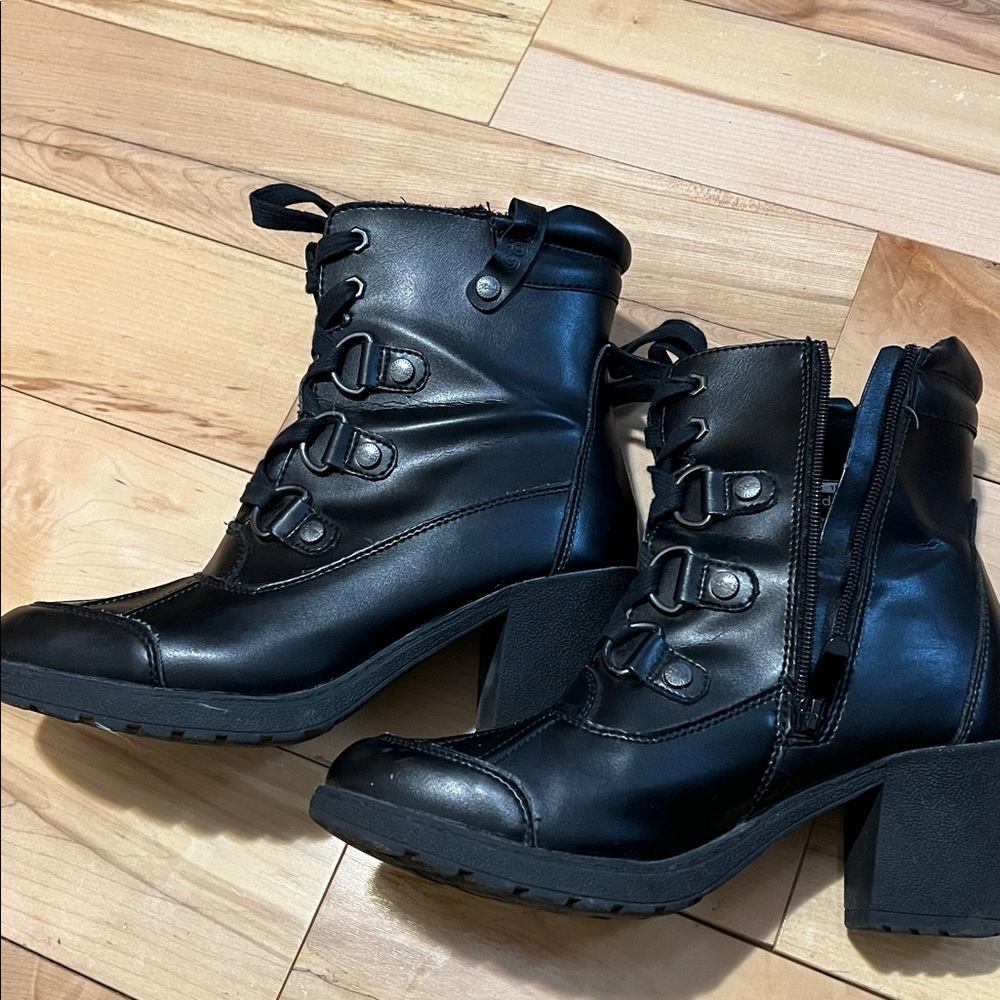 Elegant Black Women's Winter Boots - Picture 9 of 16